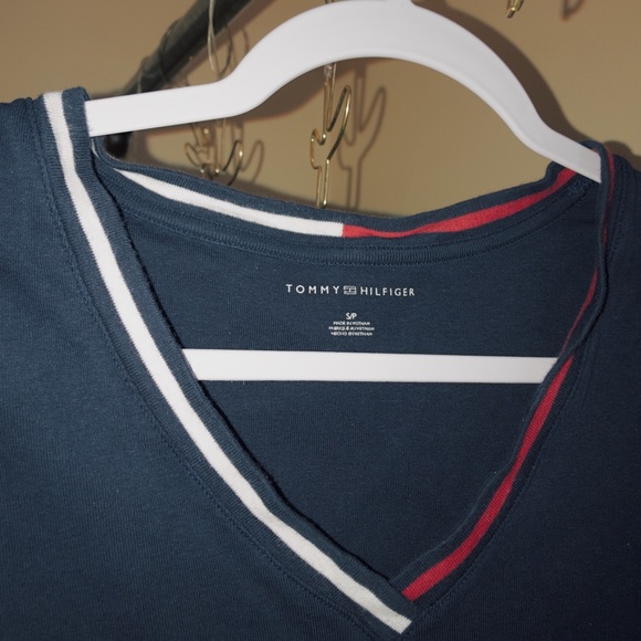 Tommy Hilfiger v-neck - Picture 1 of 2